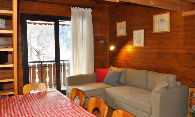 La Chapelle-d'Abondance Apartment | Inviting Apartment in La Chapelle-d'Abondance for 6 Guests