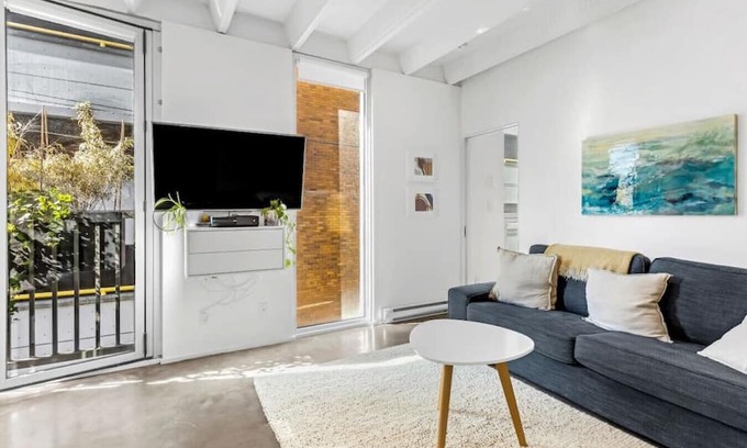 Chinatown Apartment | Experience The Zen Loft: Rooftop Bliss with City Views