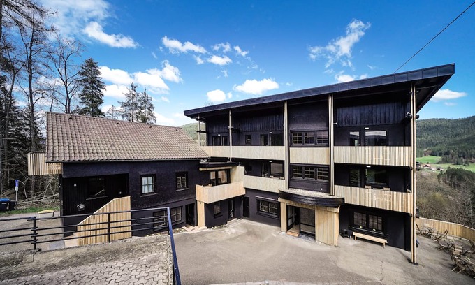 Huzenbach House | Ideal Workation House for Groups with Private Pool Access