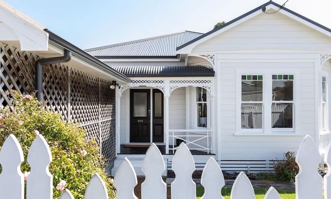 New Plymouth Villa | Villa on Courtenay - Enjoy Child-Friendly Comfort Near CBD