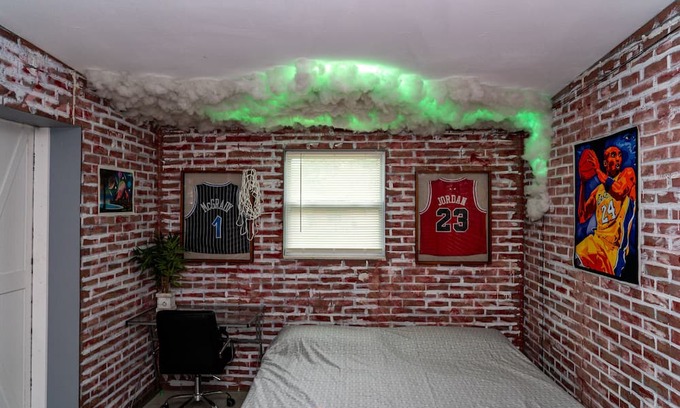 Temple Crest Apartment | Space jam experience Busch gardens!