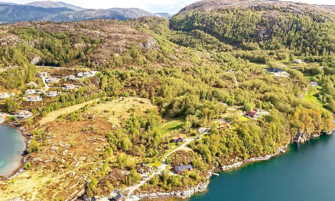 Gulen Municipality House | Perfect Holiday Home for 6 in Ånneland with Ocean Views