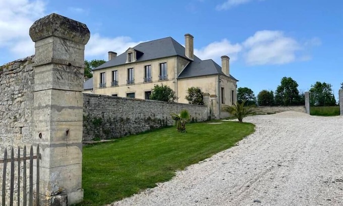 Cottun House | Elegant Cottun Priory with Kitchen Amenities in Melrose