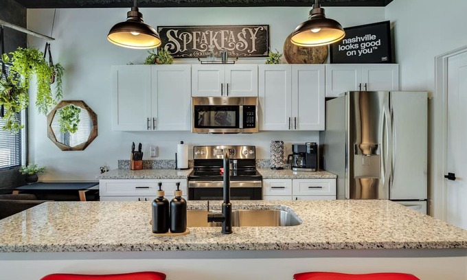 Nashville Apartment | Modern Studio with 2 Beds - Steps from Broadway