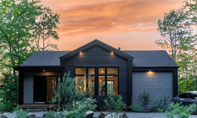 Chertsey Ski Chalet | Relaxing Retreat at Le Boheme - Lakeside Chalet with Spa