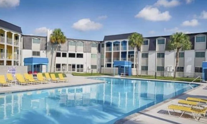 Nassau Bay Apartment | Discover the Bay Area: Oceanfront Oasis with Spa & Pool