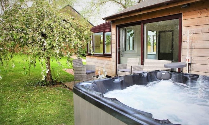 Westleigh House | Wood Lodge: Private Retreat with Outdoor Space on Tarka Trail