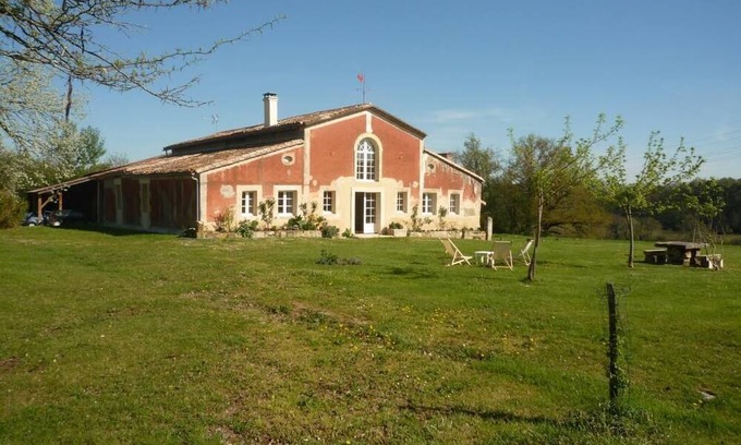 Pompignac House | Discover Gite LA Ferme Rose: Family-Friendly Retreat