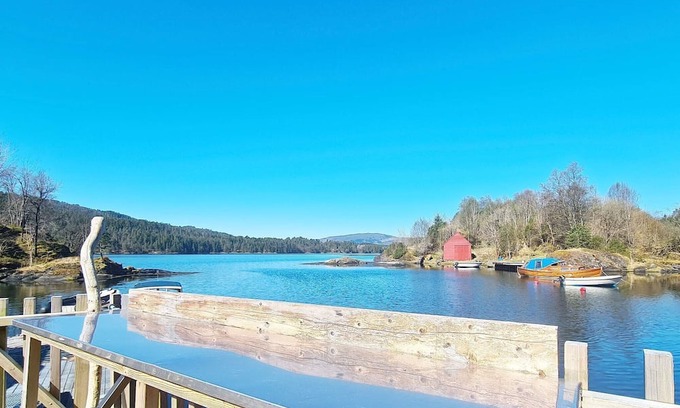Lonevag House | Family-Friendly Holiday Home with Oceanfront Views in Lonevåg