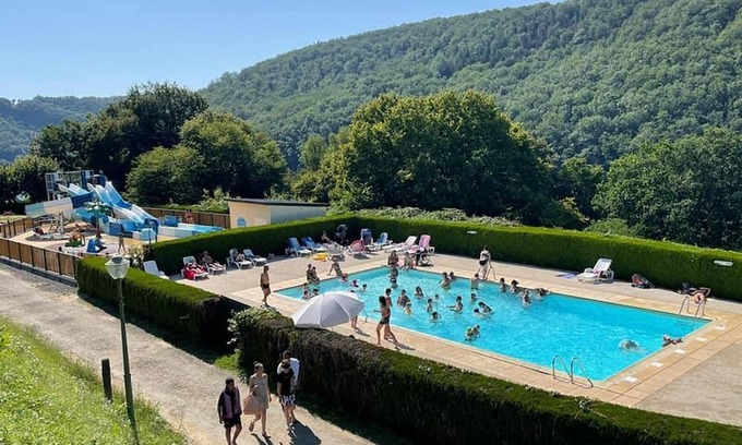 Arnac Cottage | Cozy Gite Arnac: Ideal for Families with Kitchen Access