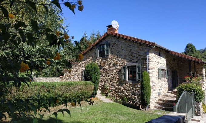 Saint-Poncy Cottage | Comfortable Gite Saint-Poncy: Family-Friendly Getaway