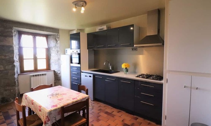 Montboudif Cottage | Gite Montboudif: Family-Friendly Retreat with Cozy Fireplace