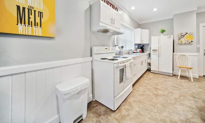 Akron Apartment | Cozy Highland Square Hideaway with Pet-Friendly Amenities