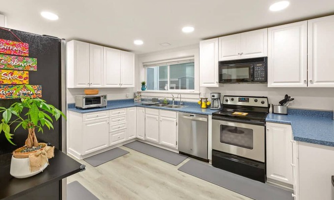 Greenwood House | Modern Brazilian Escape in Seattle with Family-Friendly Amenities