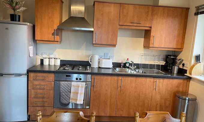 Hatfield Apartment | Pet-Friendly 2 Bed Apt Near Hatfield Station with Free Parking