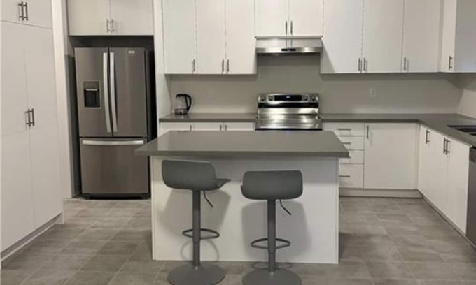 Stayner House | Relaxing Retreat Near Wasaga, Blue Mountain & Collingwood