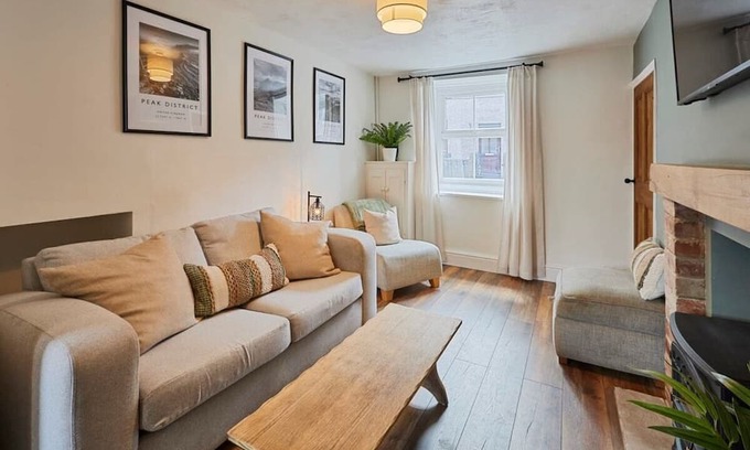 Matlock House | Pet-Friendly Stay at Church View Cottage - Perfect for Families