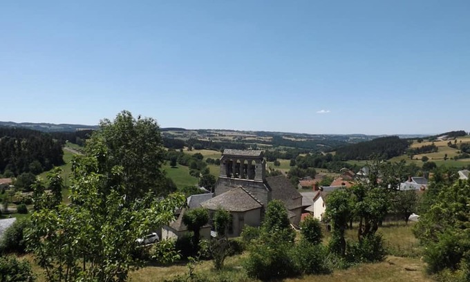 Lorcieres Cottage | Gite Lorcières: Cozy 2-Bedroom Retreat for Families