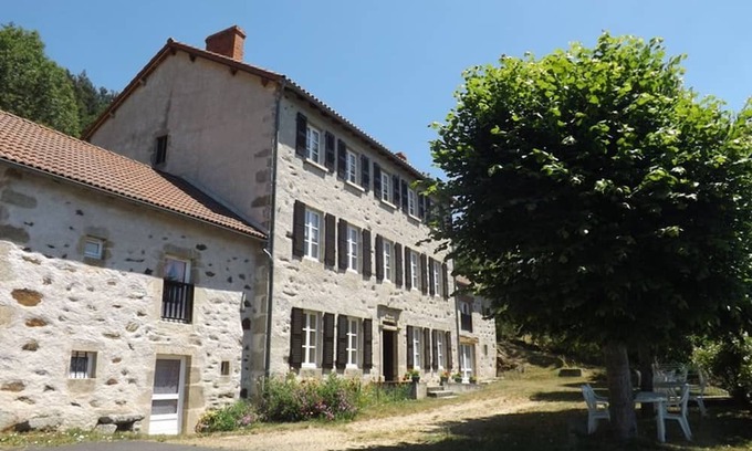 Lorcieres Cottage | Cozy Gite Lorcières: Perfect for Families and Pet Lovers