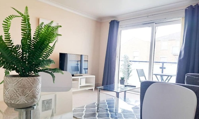 Wimbledon Apartment | Wimbledon Apartment: Ideal One Bedroom with Free Parking