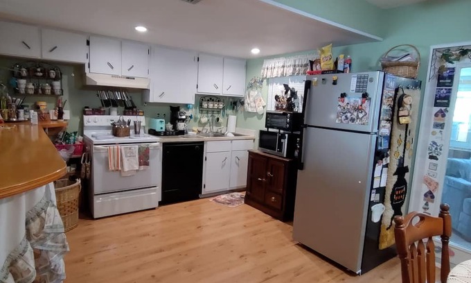 Port Charlotte House | Lovely quiet home for rent. Fully furnished you don’t even need your toothbrush.