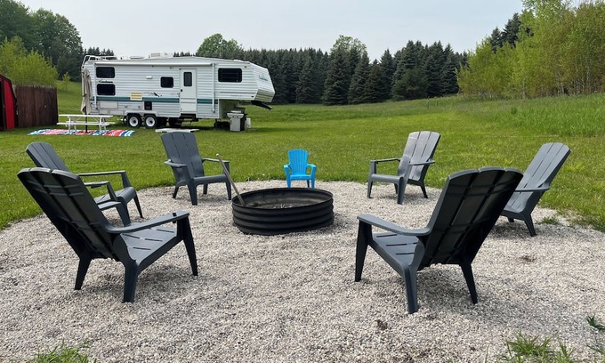 Kingsley RV Rental | Serene Getaway: Perfect Spot to Reset and Relax This Fall