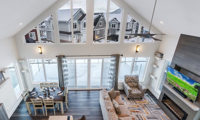 Central Okanagan Cottage | Family and Pet Friendly Retreat Near Main Amenities