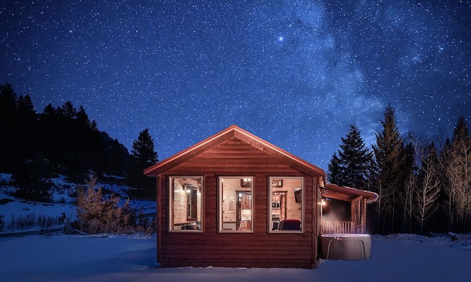 Big Timber Cabin | Idyllic Creekside Cabin: Cozy Retreat on Big Timber Creek