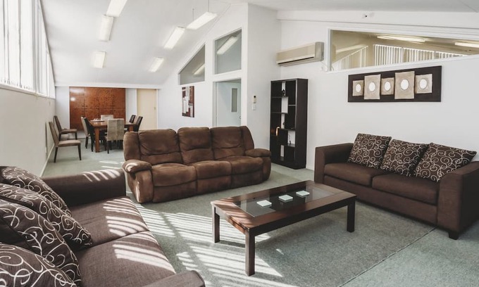 New Plymouth House | FOUR THE FAMILY SLEEPS 10