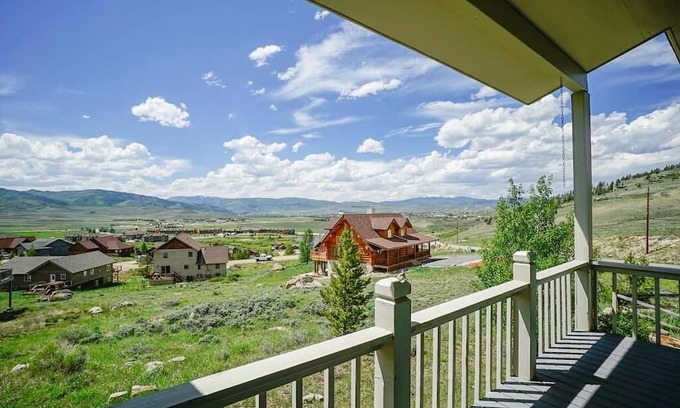 Innsbruck Val Moritz House | Hot Tub, Suana, Spectacular views and 3 minutes from Granby Ski Ranch Lift!