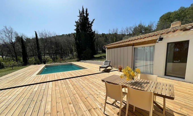 Le Puy-Sainte-Reparade House | Experience Comfort at Mas de la Pivoine with Pool Access