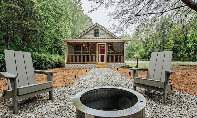 Nellysford Cottage | Pine Cottage: Hot Tub and Central to Nelson 151