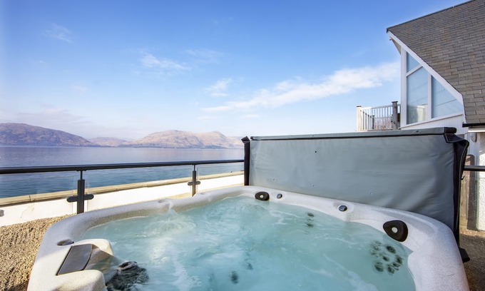 Kentallen Cottage | Beach House 2 with Hot Tub - sleeps 8 guests in 4 bedrooms