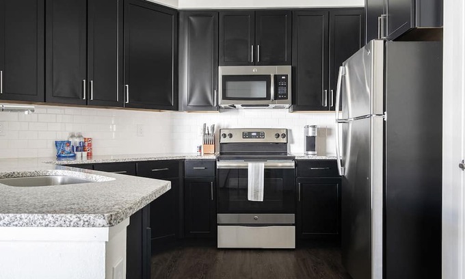 Covington Apartment | Stylish Apartment with Kitchen in Prime Location