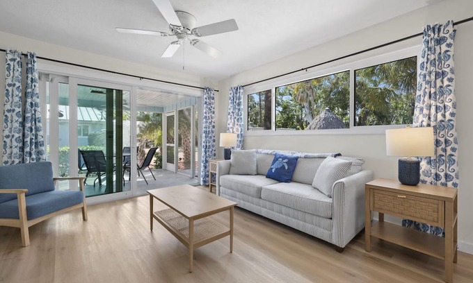 Sanibel Cottage | Sea Grape Cottage - Quaint island paradise