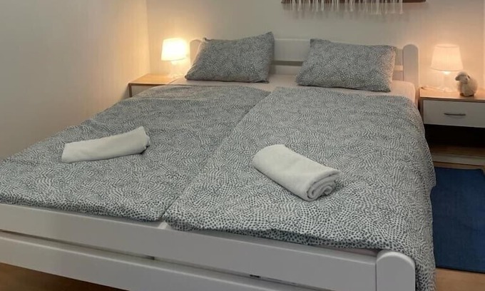 Milcetici Apartment | Apartment Pape *** with terrace