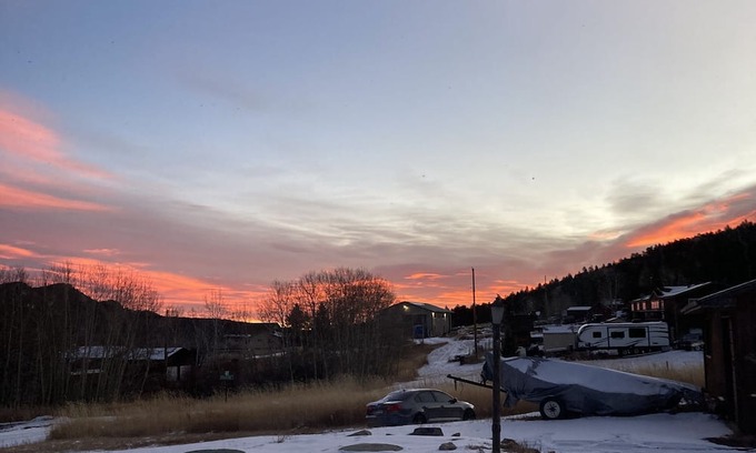 Aspen Park Apartment | Vibrant Colorful Conifer Cottage: Family and Pet Friendly