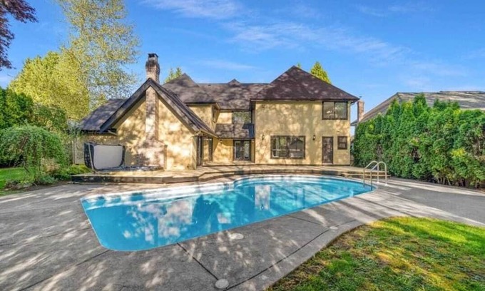 Fleetwood House | Spacious 6-Bedroom Home with Pool, Hot Tub & Karaoke