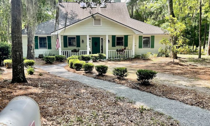 Melrose on the Beach House | Single Family Home, Golf Cart Included & Land trans Round Trip! Pool Open!