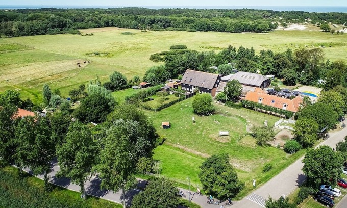 Municipality of Veere Ski Chalet | Idyllic Oceanfront Apt - Kon. Emmaweg 26 in Vrouwenpolder