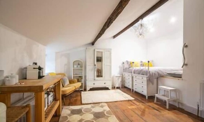 Crickhowell Apartment | Pet-Friendly Urban LOFT LLYN in Crickhowell's Heart