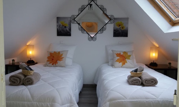 Escaudoeuvres House | Comfortable Le Paille-En-Queue with Ocean View & Kitchen