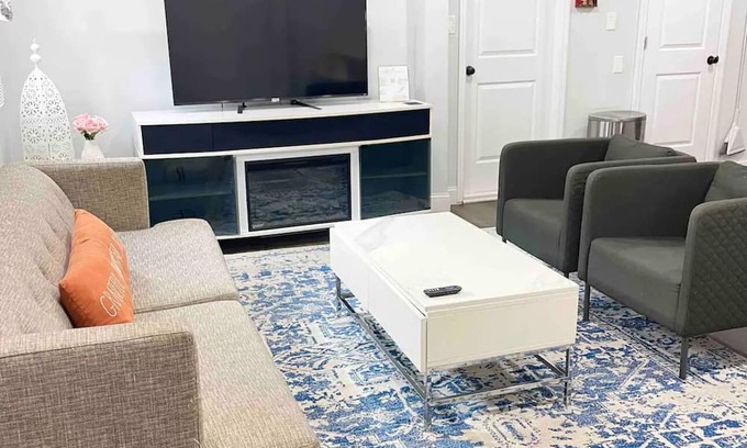Elizabeth Apartment | Comfortable 2BR Retreat near NYC with Parking & Laundry