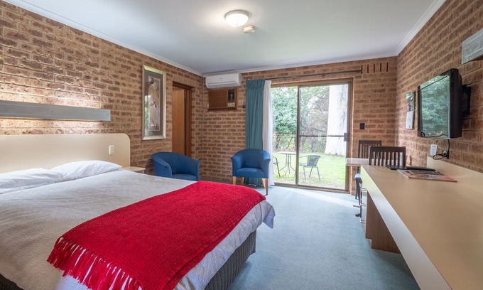 Eildon House | Eildon Parkview Motor Inn. Room 1