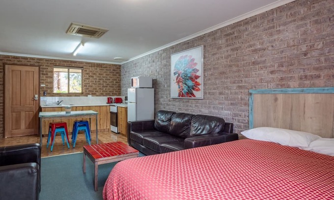 Eildon House | Eildon Parkview Motor Inn. Room 10