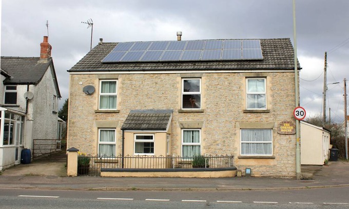 Coleford Cottage | "The Corner House" Historic Turnpike Cottage in the