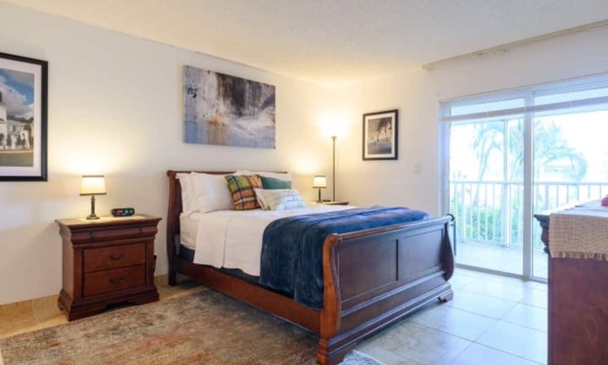 Weston Condo | Elegant Condo Retreat - Perfect Location with Pool Access