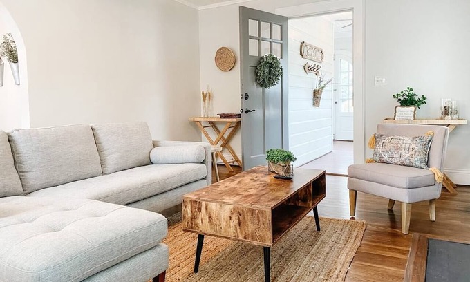 Gastonia Cottage | Ideal Hillcrest Cottage for 4 with Kitchen & Family Comfort