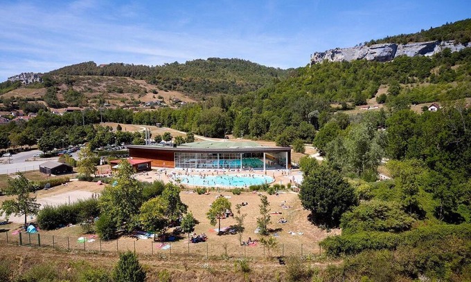 Ornans Ski Chalet | Stylish Villatent for 6 at 4-Star La Roche d'Ully