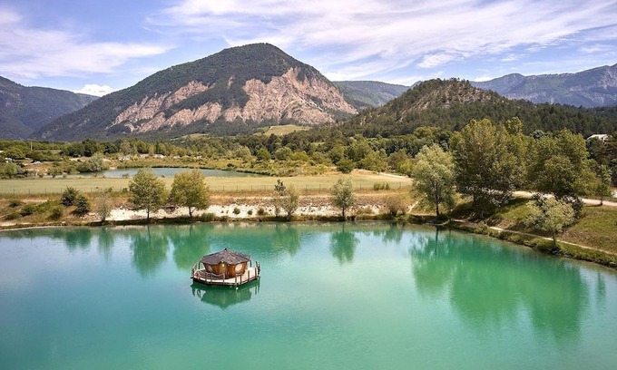 Chatillon-en-Diois Ski Chalet | Pet-Friendly Luxe Villatent at Lake Lac Blue | Family Retreat